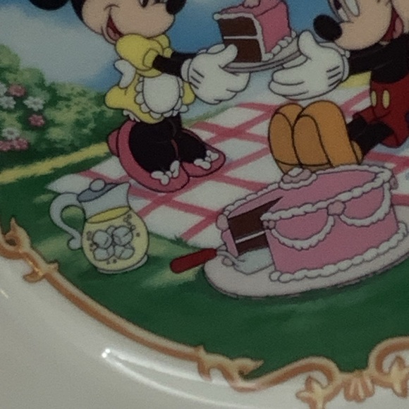 Two Disney Lenox Animated Classics Mickey and Minnie Mouse 8” Dessert Plates - Picture 5 of 14